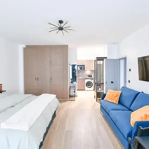 Appartement Montmartre Charme Et Elegance - Lumineux A Deux Pas Du Sacre-coeur, Paris